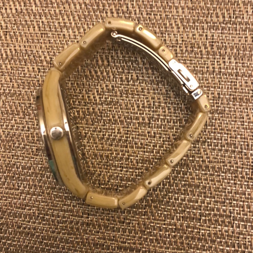 Fossil Bone Resin Rhinestone Link Watch ✨ - Picture 4 of 7